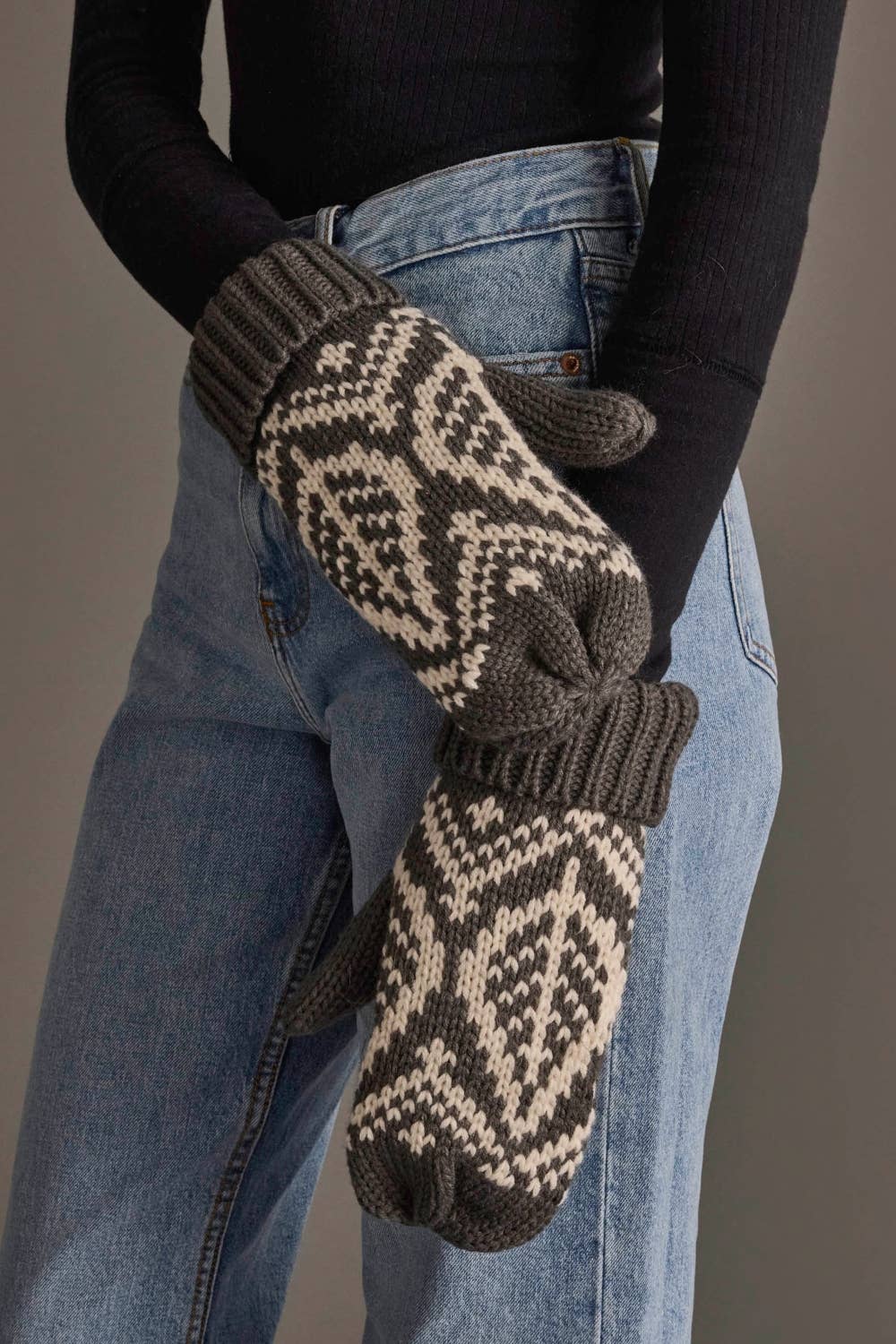 Gray & Beige Patterned Knit Mittens