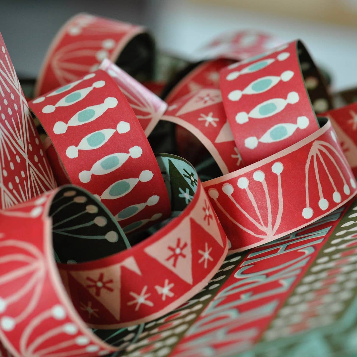 Paperchain-Christmas Graphic
