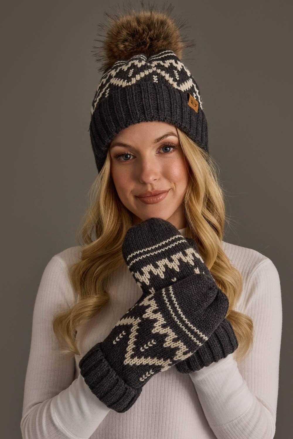 Charcoal & Beige Patterned Knit Mittens