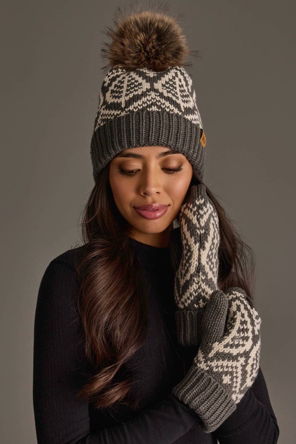 Gray & Beige Patterned Knit Mittens